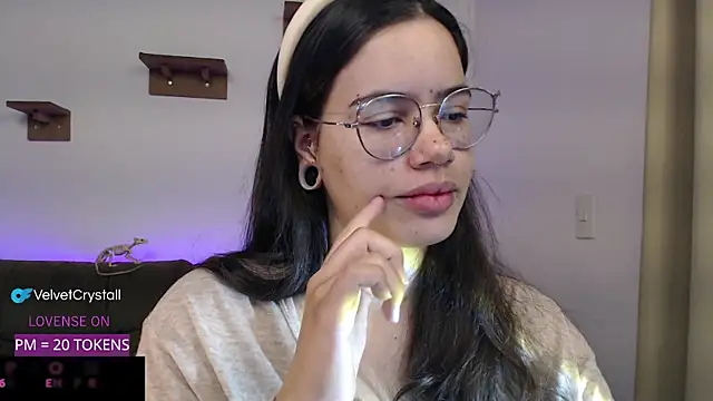 Snapshot of crystalll_room chatting on October 2025 07:36:03 AM crystalll room online show from October 2025 07:36:03 AM