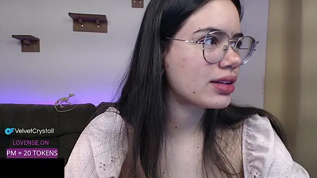 Snapshot of crystalll_room chatting on October 2025 05:55:02 AM crystalll room online show from October 2025 05:55:02 AM