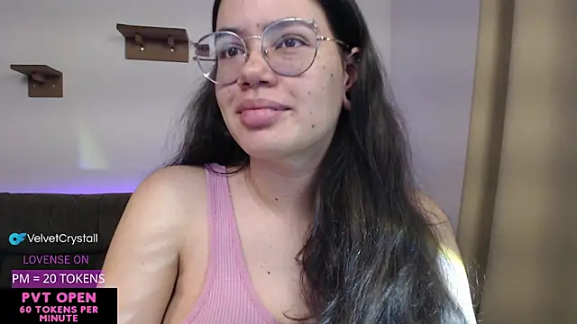 Snapshot of crystalll_room chatting on November 2025 04:14:02 AM crystalll room online show from November 2025 04:14:02 AM