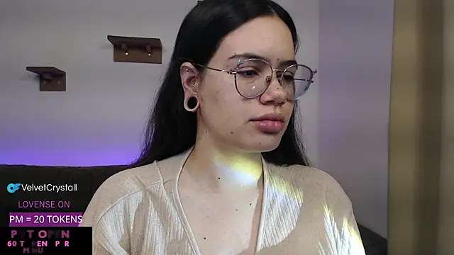 Snapshot of crystalll_room chatting on November 2025 07:18:02 AM crystalll room online show from November 2025 07:18:02 AM