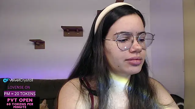 Snapshot of crystalll_room chatting on November 2025 06:23:02 AM crystalll room online show from November 2025 06:23:02 AM