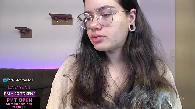 Snapshot of crystalll_room chatting on November 2025 06:25:02 AM crystalll room online show from November 2025 06:25:02 AM