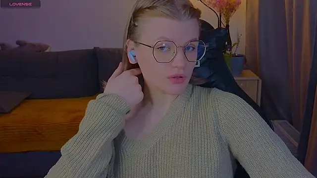  JessieVibes online show from April 2026 01:31:01 PM