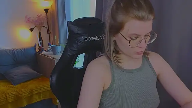  JessieVibes online show from April 2026 01:37:01 PM