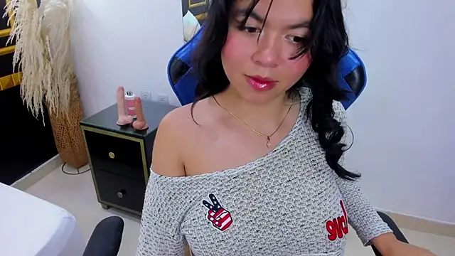 adarna13  online show from November 2025 08:08:02 PM