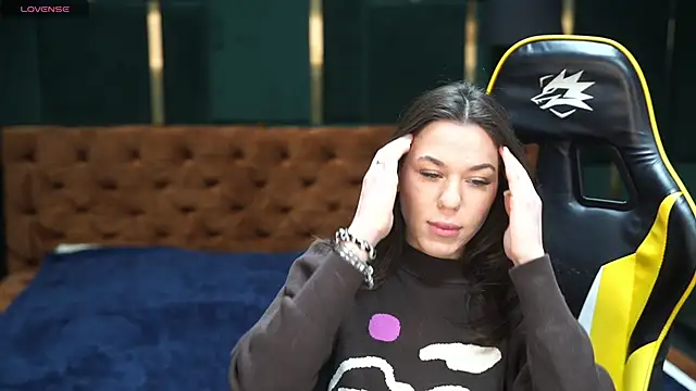 Roxi Twix online show from March 2025 07:37:01 AM