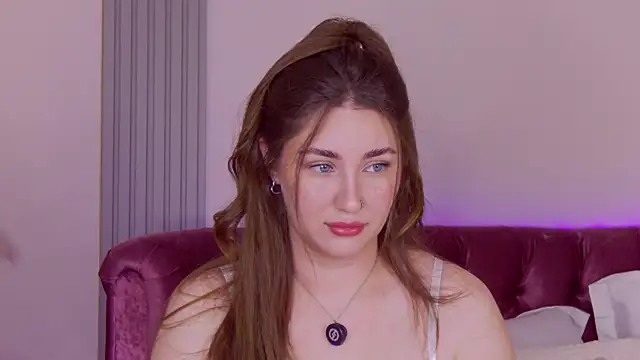 Snapshot of KiraBarlows chatting on June 2026 08:30:02 PM KiraBarlows online show from June 2026 08:30:02 PM