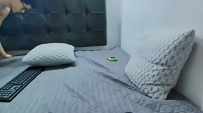 Snapshot of wolfandsky chatting on February 2025 05:29:01 PM wolfandsky online show from February 2025 05:29:01 PM