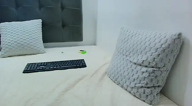 Snapshot of wolfandsky chatting on February 2025 05:44:01 PM wolfandsky online show from February 2025 05:44:01 PM