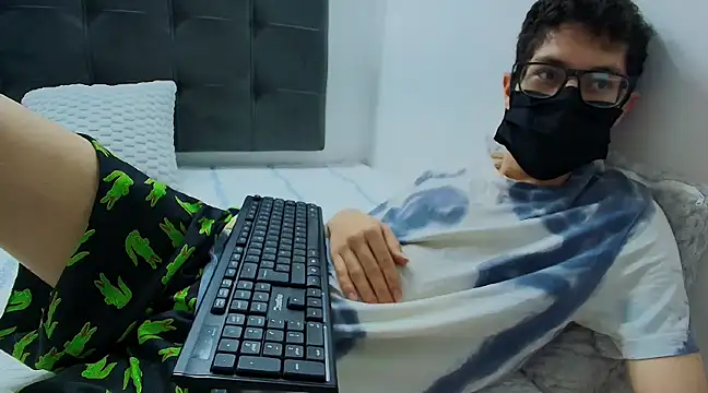 Snapshot of wolfandsky chatting on February 2025 11:13:01 AM wolfandsky online show from February 2025 11:13:01 AM