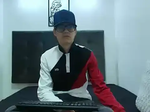 Snapshot of wolfandsky chatting on February 2025 11:19:02 AM wolfandsky online show from February 2025 11:19:02 AM