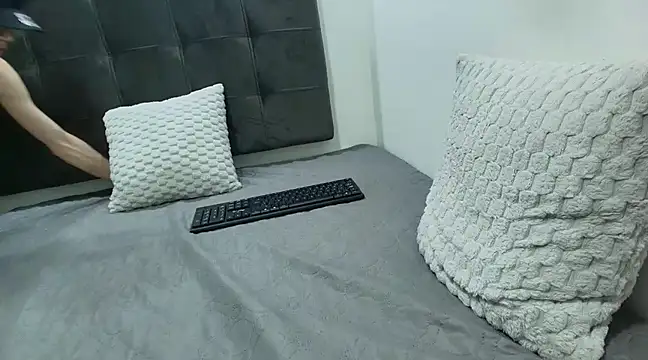 Snapshot of wolfandsky chatting on March 2025 05:24:02 PM wolfandsky online show from March 2025 05:24:02 PM