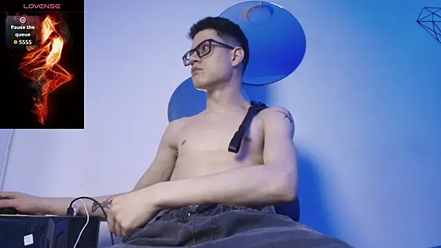 Snapshot of wolfandsky chatting on September 2025 11:43:02 AM wolfandsky online show from September 2025 11:43:02 AM