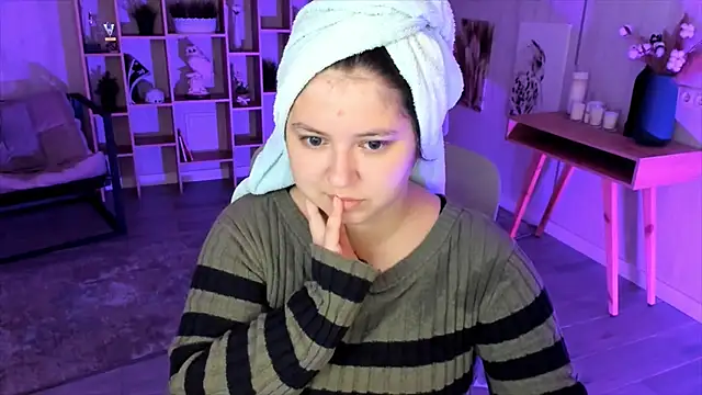 DiaAngell online show from October 2025 07:14:02 PM