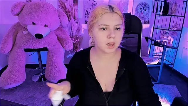 DiaAngell online show from December 2025 10:19:01 PM