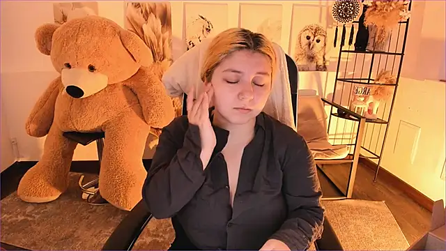 DiaAngell online show from January 2026 07:28:01 PM