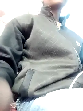 Snapshot of Leoni_G chatting on February 2025 06:01:02 AM Leoni G online show from February 2025 06:01:02 AM