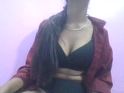 Snapshot of Leoni_G chatting on October 2025 08:42:01 AM Leoni G online show from October 2025 08:42:01 AM