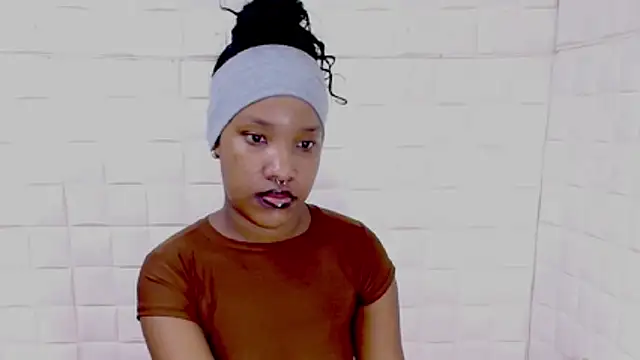 EroticSexyPrada online show from April 2026 05:45:02 PM