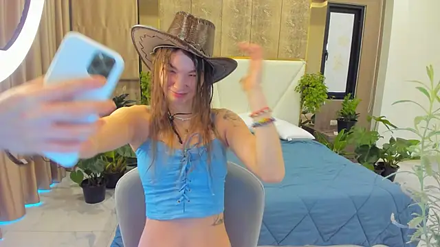 Snapshot of SusannJohnson chatting on December 2025 12:26:01 AM SusannJohnson online show from December 2025 12:26:01 AM