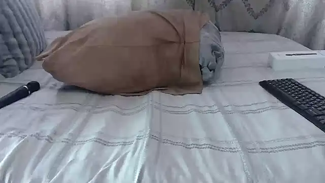 BUBBLYBUNNYxx online show from October 2025 06:17:01 AM