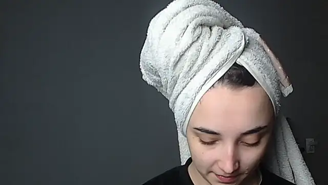 Eva Gloryy online show from January 2026 06:46:01 PM