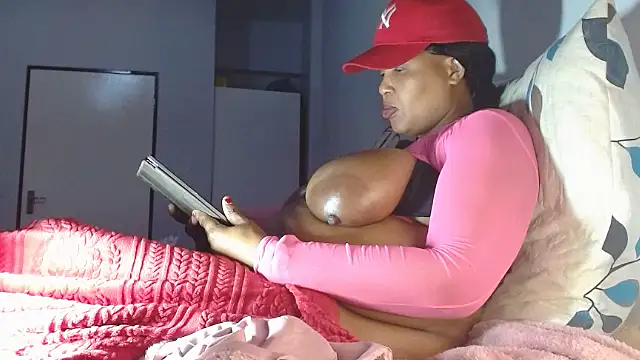 bubblendz1988 online show from November 2025 05:56:01 PM