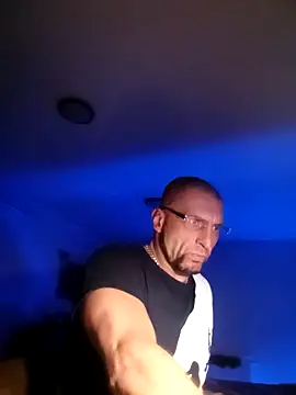 Snapshot of bobbuilder77pl chatting on January 2025 03:33:02 AM bobbuilder77pl online show from January 2025 03:33:02 AM