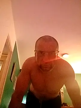 Snapshot of bobbuilder77pl chatting on February 2025 07:17:02 PM bobbuilder77pl online show from February 2025 07:17:02 PM