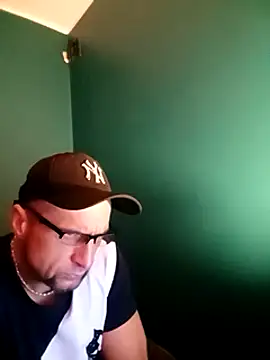 Snapshot of bobbuilder77pl chatting on February 2025 01:38:01 AM bobbuilder77pl online show from February 2025 01:38:01 AM