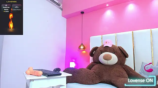 Snapshot of Alliison_fox chatting on October 2025 01:23:04 PM Alliison fox online show from October 2025 01:23:04 PM