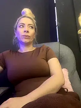 viktoria davis  online show from November 2025 12:55:01 AM