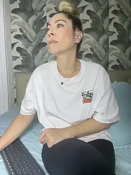 viktoria davis  online show from April 2026 12:41:01 AM