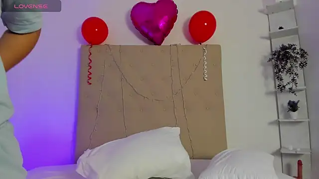 Michelle Jaramillo online show from February 2025 07:35:01 PM