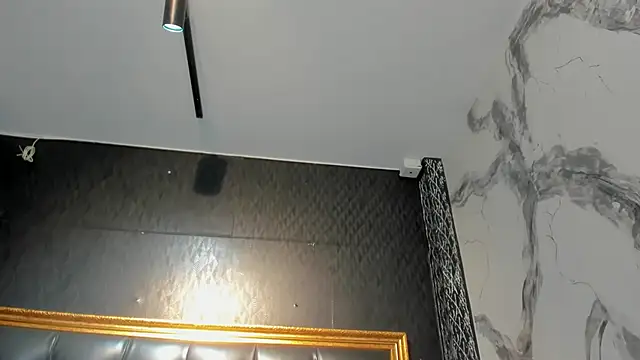 DalayMoore online show from November 2025 08:00:01 PM