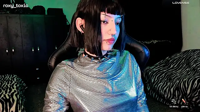 roxy toxic online show from November 2025 01:27:01 AM