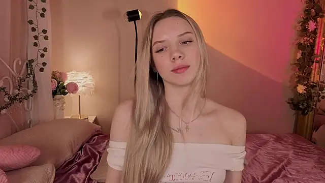 Snapshot of katt__y chatting on June 2026 05:12:01 AM katt y online show from June 2026 05:12:01 AM