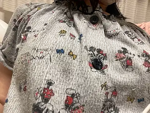 Snapshot of riri_riri_jp chatting on September 2025 11:45:02 AM riri riri jp online show from September 2025 11:45:02 AM