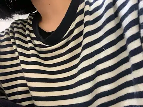 Snapshot of riri_riri_jp chatting on November 2025 03:45:02 PM riri riri jp online show from November 2025 03:45:02 PM