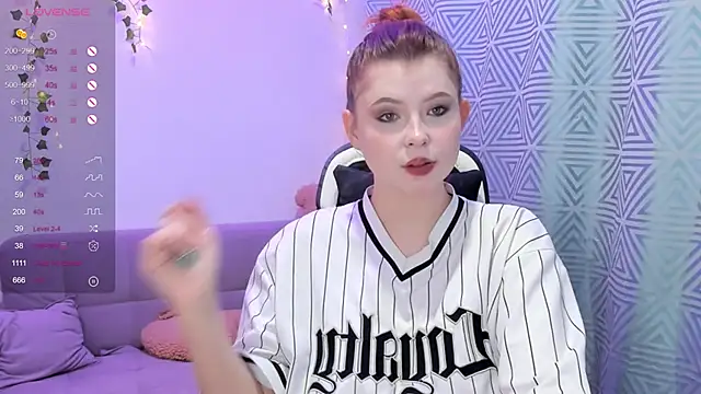 Snapshot of sophie_mooreee chatting on January 2025 04:09:01 PM sophie mooreee online show from January 2025 04:09:01 PM