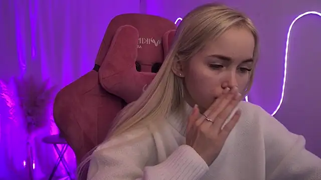 Snapshot of DakotaaJohnnson chatting on December 2025 05:55:02 AM DakotaaJohnnson online show from December 2025 05:55:02 AM