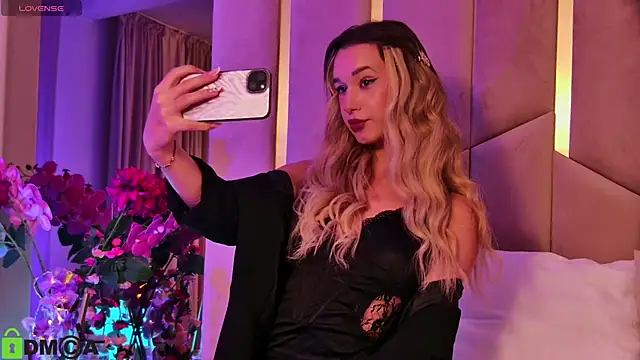 MaeveDream online show from October 2025 06:29:02 PM