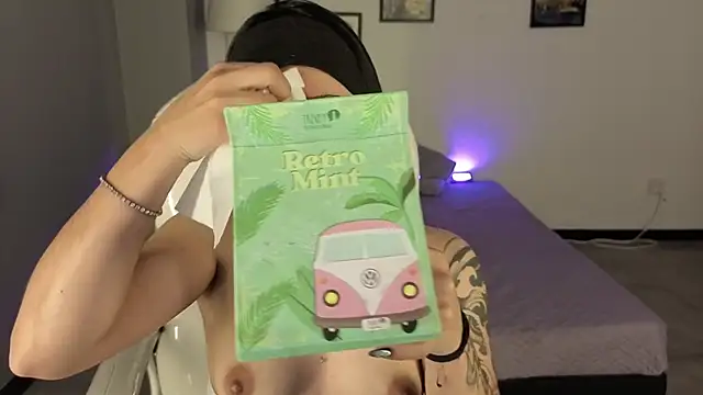 Nicole Foxx  online show from October 2025 08:38:02 PM