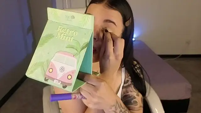 Nicole Foxx  online show from October 2025 07:56:01 PM