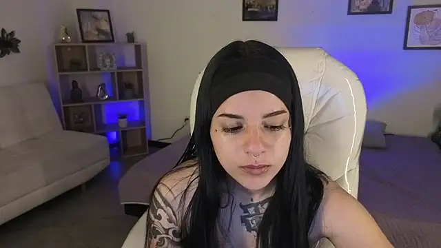 Nicole Foxx  online show from October 2025 07:36:02 PM