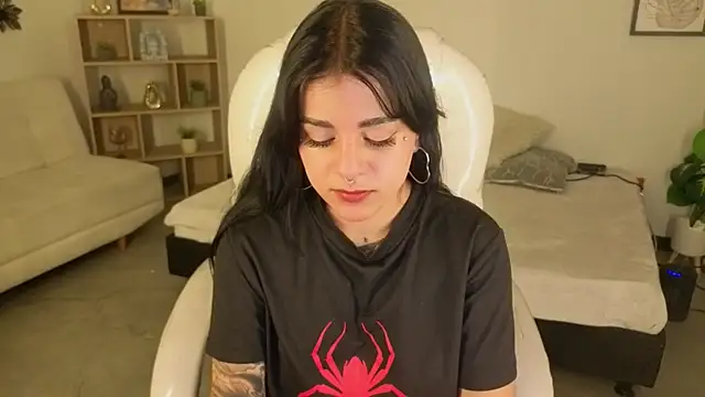 Nicole Foxx  online show from October 2025 07:38:02 PM