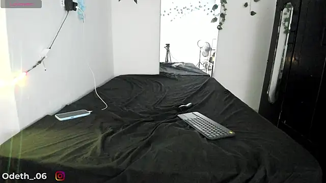 Snapshot of Odeth_ chatting on October 2025 03:51:02 AM Odeth online show from October 2025 03:51:02 AM