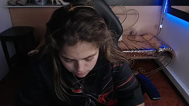 Snapshot of Kitten_Cam chatting on October 2025 03:42:02 AM Kitten Cam online show from October 2025 03:42:02 AM