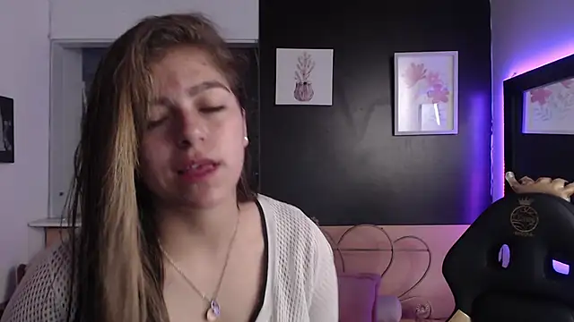 Snapshot of Kitten_Cam chatting on October 2025 03:18:01 AM Kitten Cam online show from October 2025 03:18:01 AM