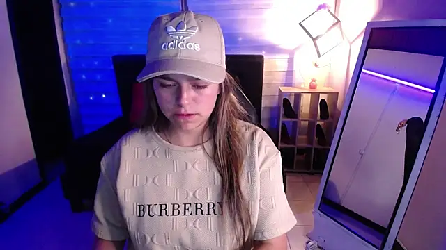 Snapshot of Kitten_Cam chatting on November 2025 03:17:01 AM Kitten Cam online show from November 2025 03:17:01 AM